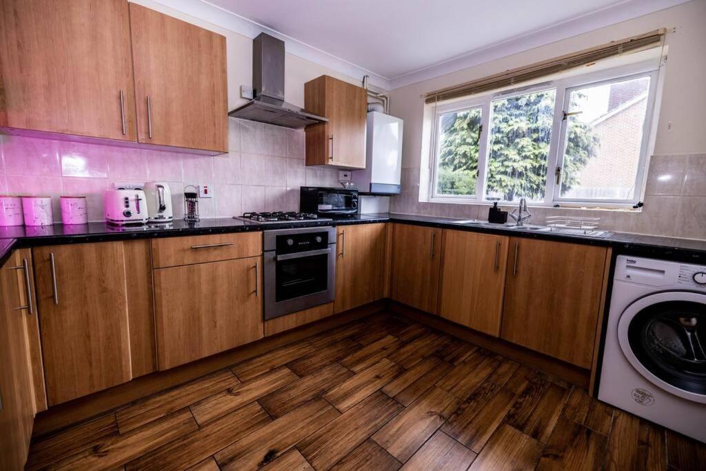3 Bedrooms House-Sofabed-Parking-Bbqstove-Garden Λονδίνο Εξωτερικό φωτογραφία